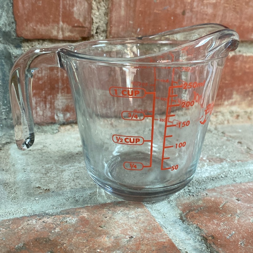 Vintage Anchor Hocking measuring cup